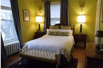 Bed & Breakfast Lion's Head 5*